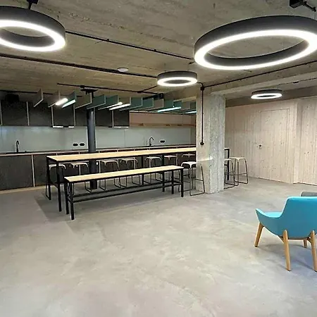 호스텔 Vibe Loft Free Drink Daily By Zazi 브라티슬라바
